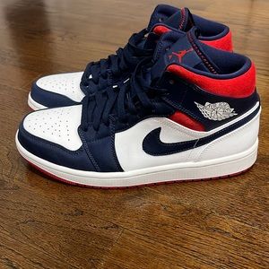 Nike Air Jordan 1 Mid SE White/University Red 852542-104 Men’s size 9.5. Mint!